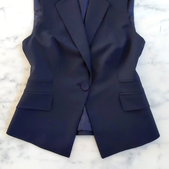NWT. The Limited Fully lined sleeveless blazer vest with real pockets. - Picture 4 of 8